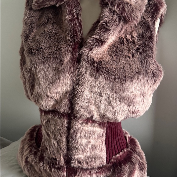 Y2K Red Faux Fur Vest - Picture 2 of 3